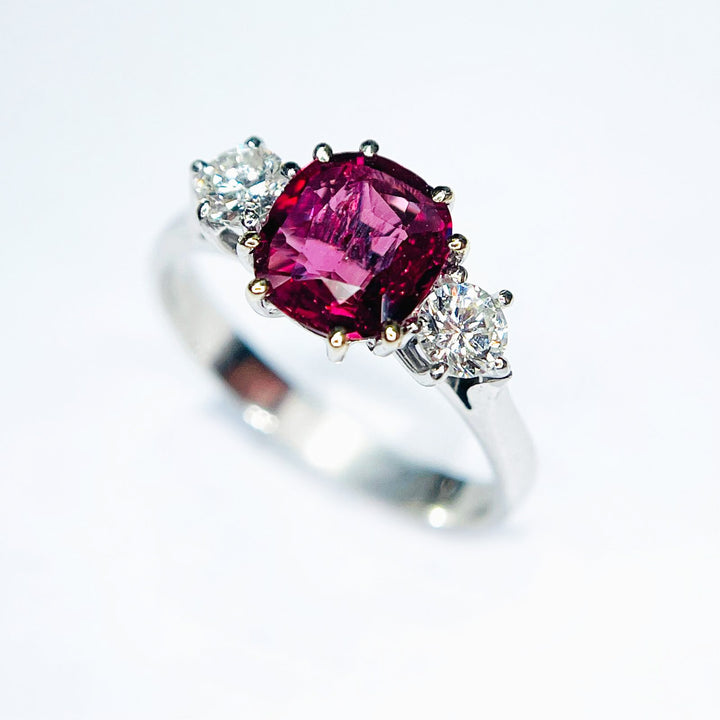 18kt white gold ring with 1.24ct Thai Ruby and diamonds