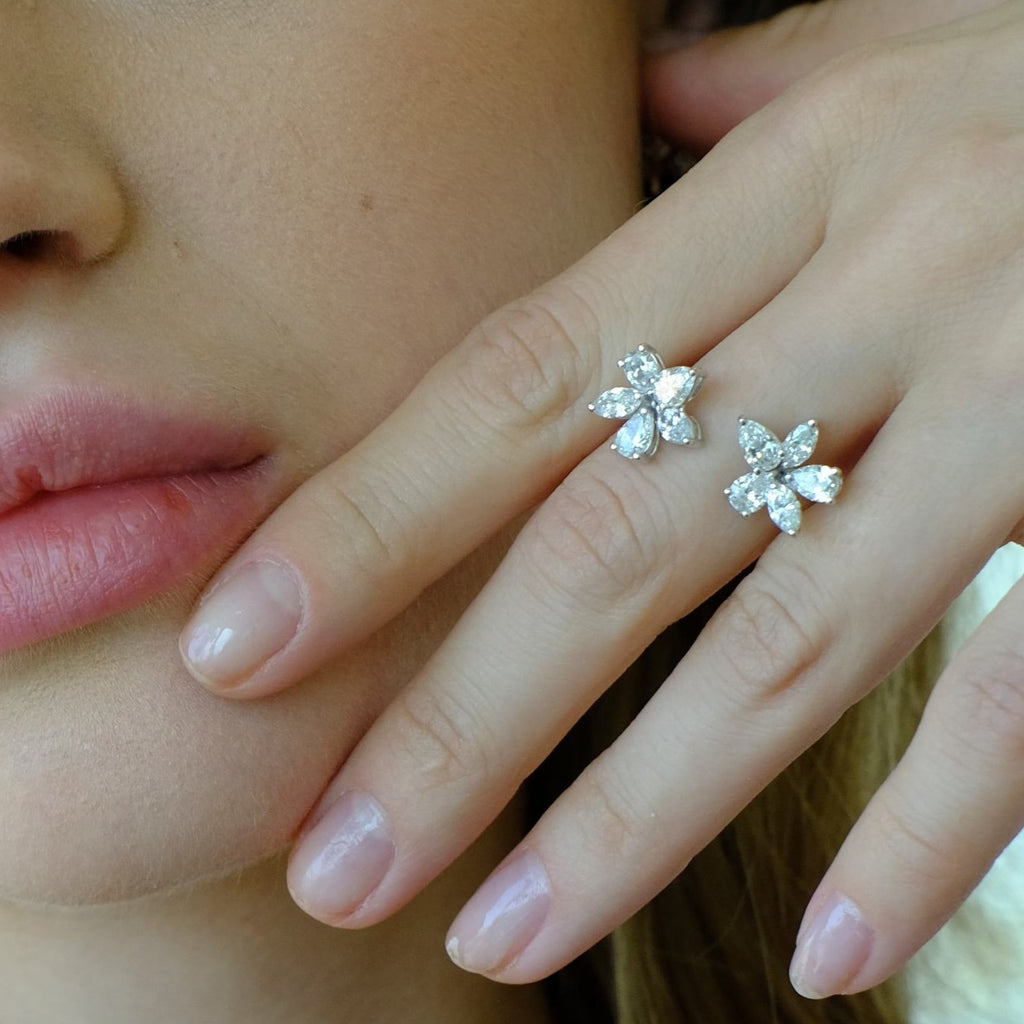 Anillo Zydo en forma de flor con doble elemento y diamantes talla fantasía en oro amarillo 55308