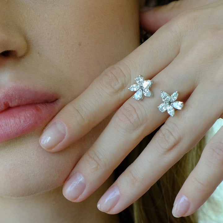 Anillo Zydo en forma de flor con doble elemento y diamantes talla fantasía en oro amarillo 55308