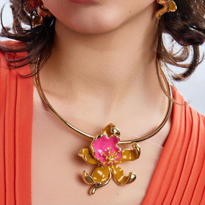 Federica Rossi Collar gargantilla rígida Flor de Orquídea acabado PVD bronce esmalte oro 18kt FR.GI.26