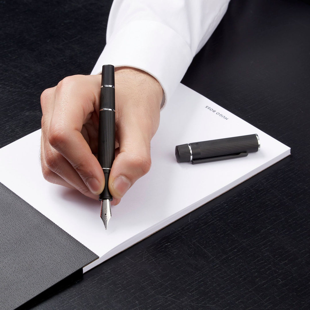 Hugo Boss Core Black HSF4852A fountain pen