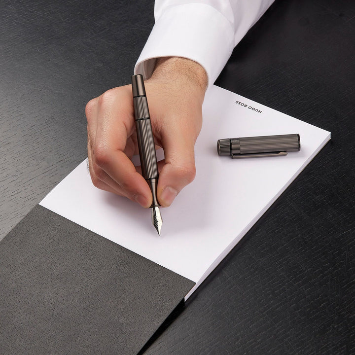 Hugo Boss Core Gun HSF4852D fountain pen