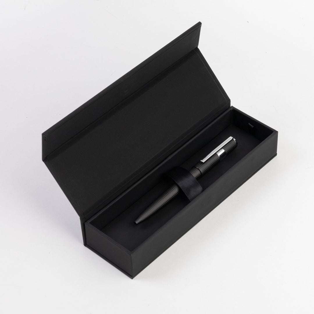 Bolígrafo Hugo Boss Gear Pinstripe Negro / Cromo HSV2854A