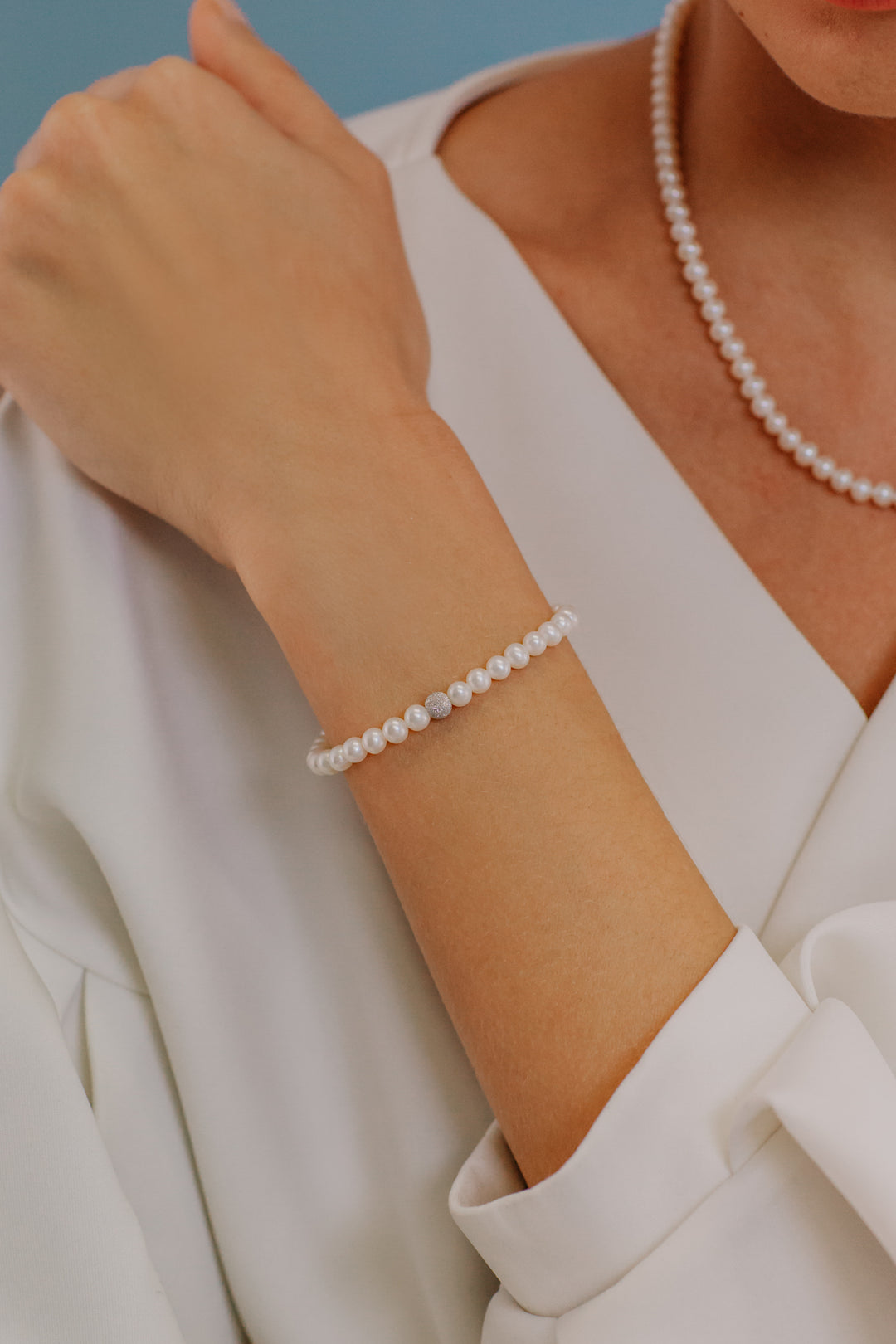 Comete Bracelet with Freshwater Pearls in Gold and Diamond Sphere BRQ196B