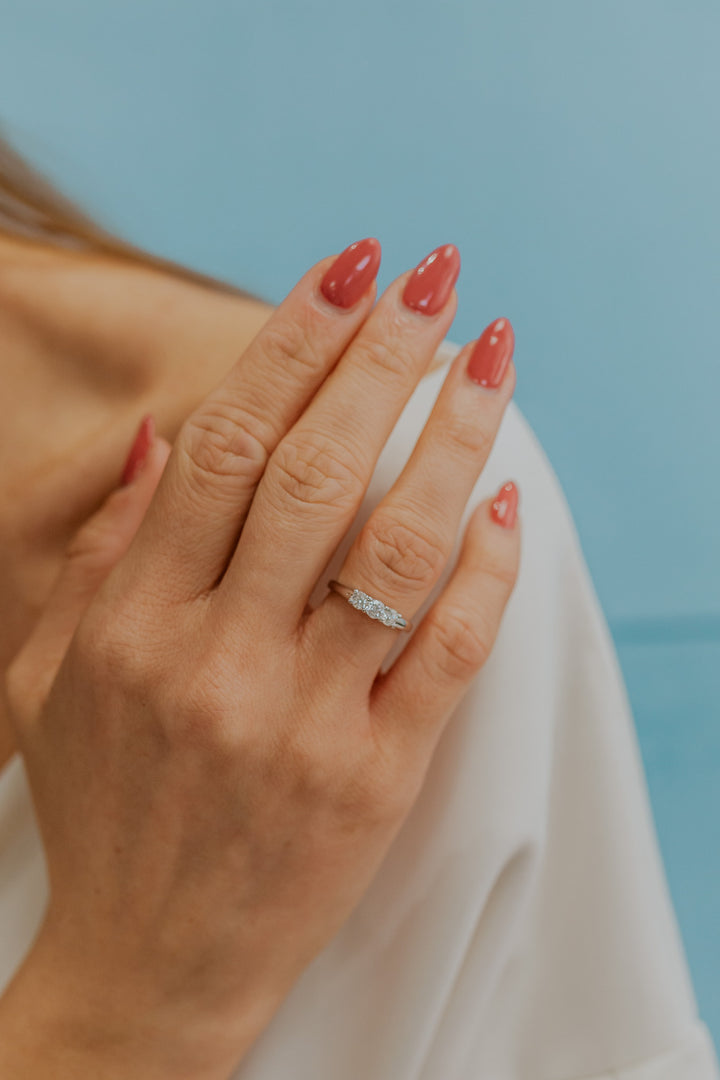 Bague Comète en or blanc 750‰ et diamants ANB2735