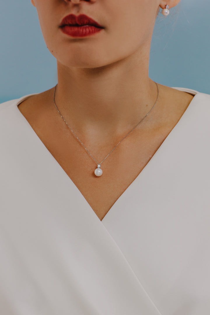 Collar Comete Perla punto de luz en Oro y Diamante GLP592