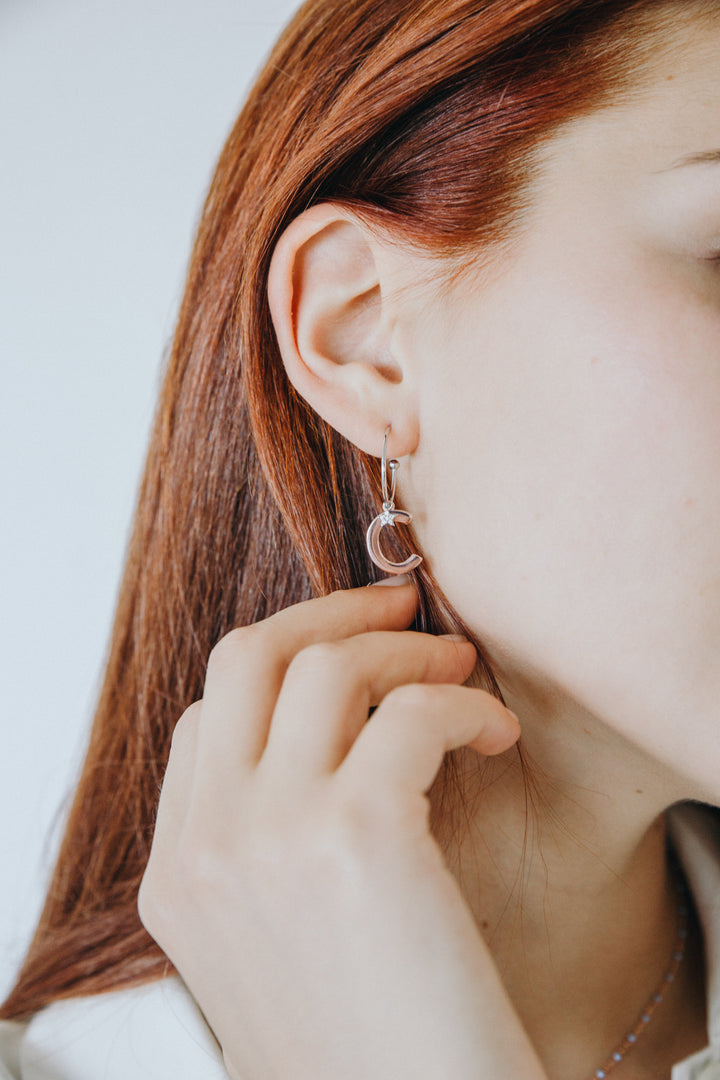 Comete Silver Earrings Letter D ORA151