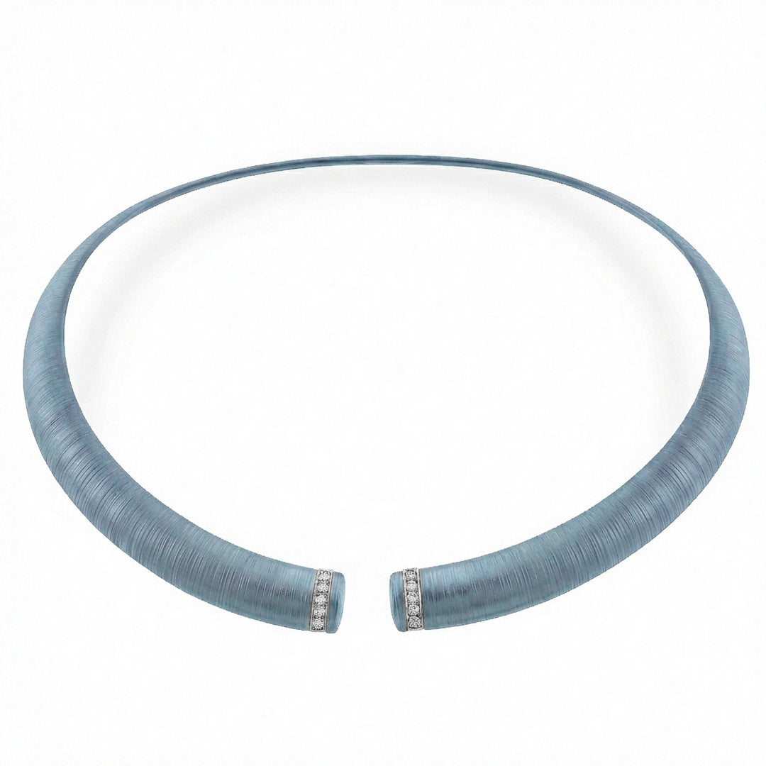 Tour de cou Golay en titane bleu clair texturé avec éléments en or blanc 18 carats, serti de diamants, taille moyenne GD013O4DIAZTX_M