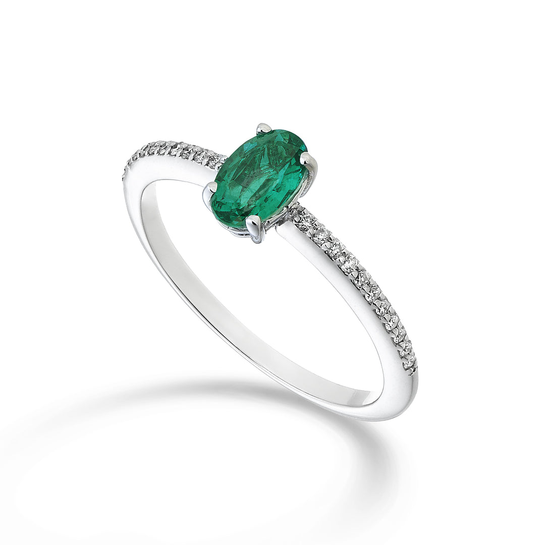 Mikiko an 18k oval emerald 6x4 ct.0,30 diam. ct.0.08 MA5102O4BE