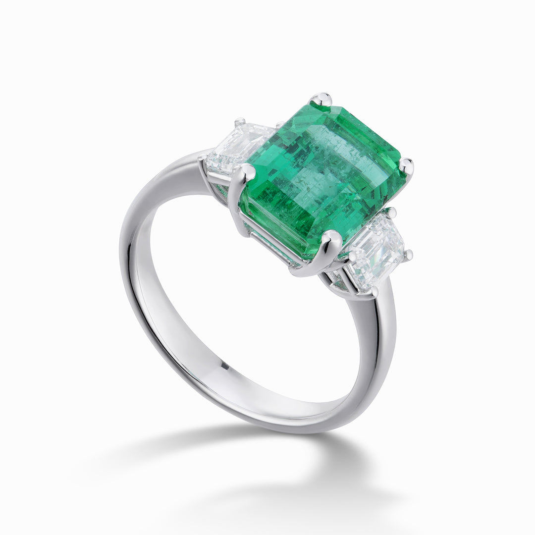 Anillo con esmeralda octogonal de World Diamond Group de 11x8 y tamaño lat. esmeralda ACLEM010DISM811-23171110069