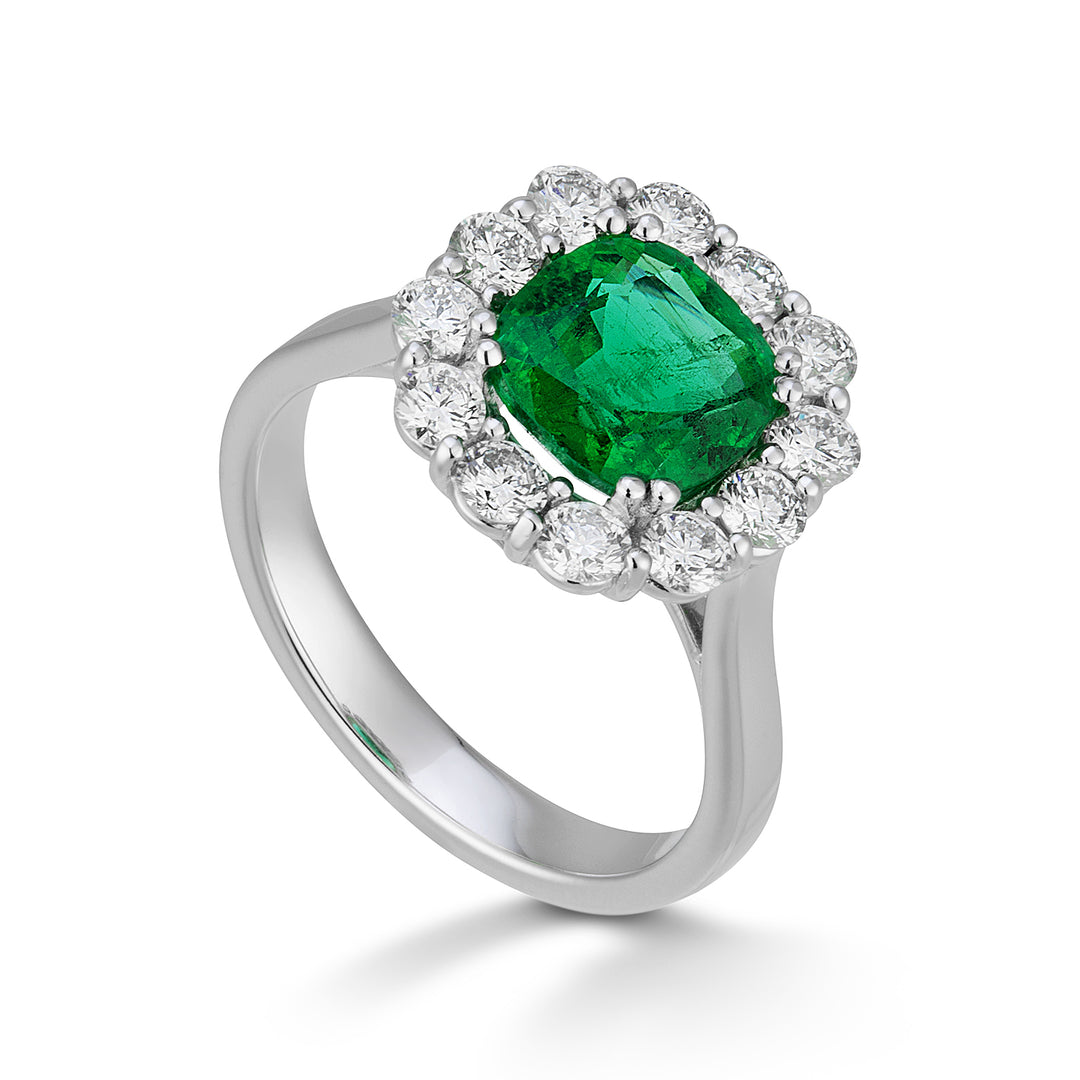 Anillo Golay de 8x8 con esmeralda y borde de diamantes ACLC459DSM88-24172110026