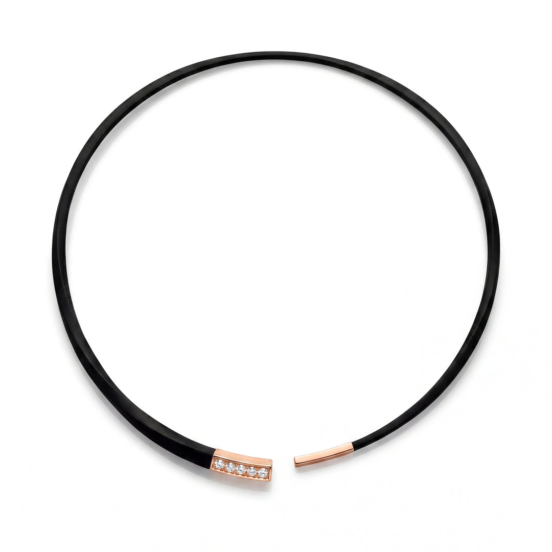 Collier Golay en titane noir et or 18 carats avec cinq diamants sur l&