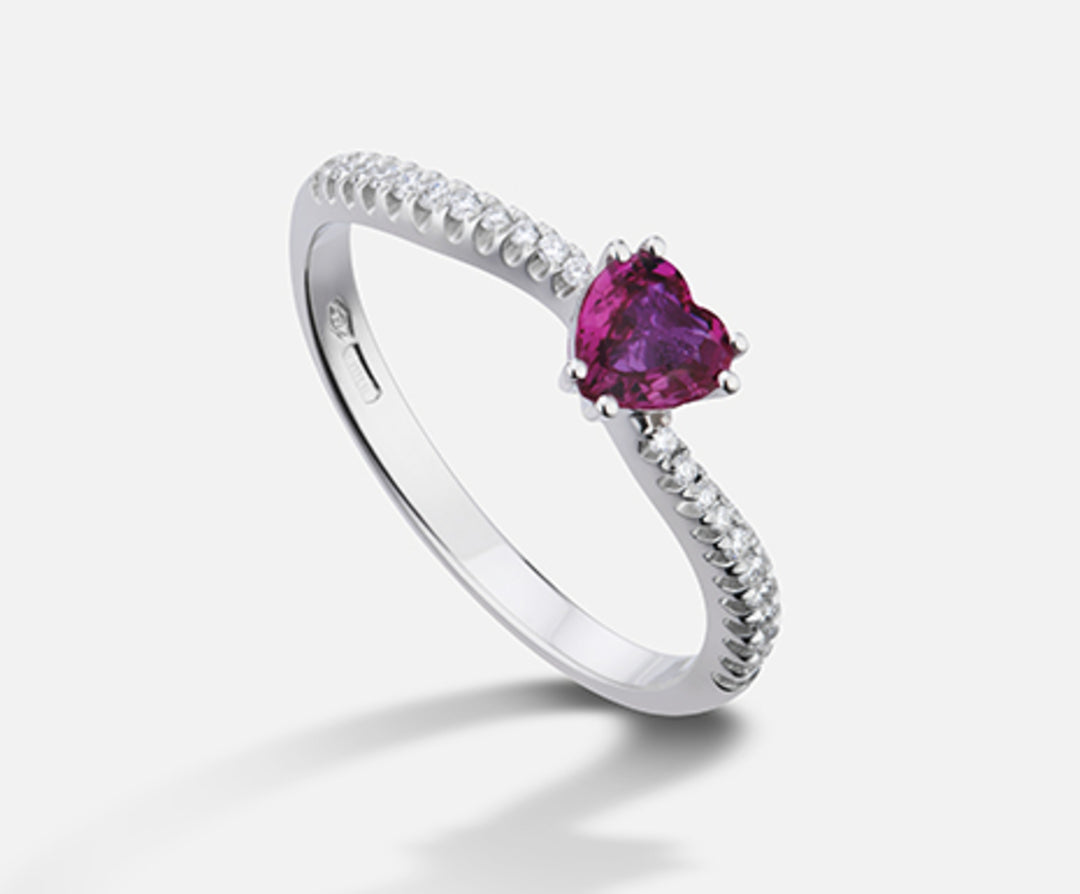 Mikiko un rubí de 18k n. corazón 5x5 ct.0,39 diam. ct.0,11 MA5106O4RBN039