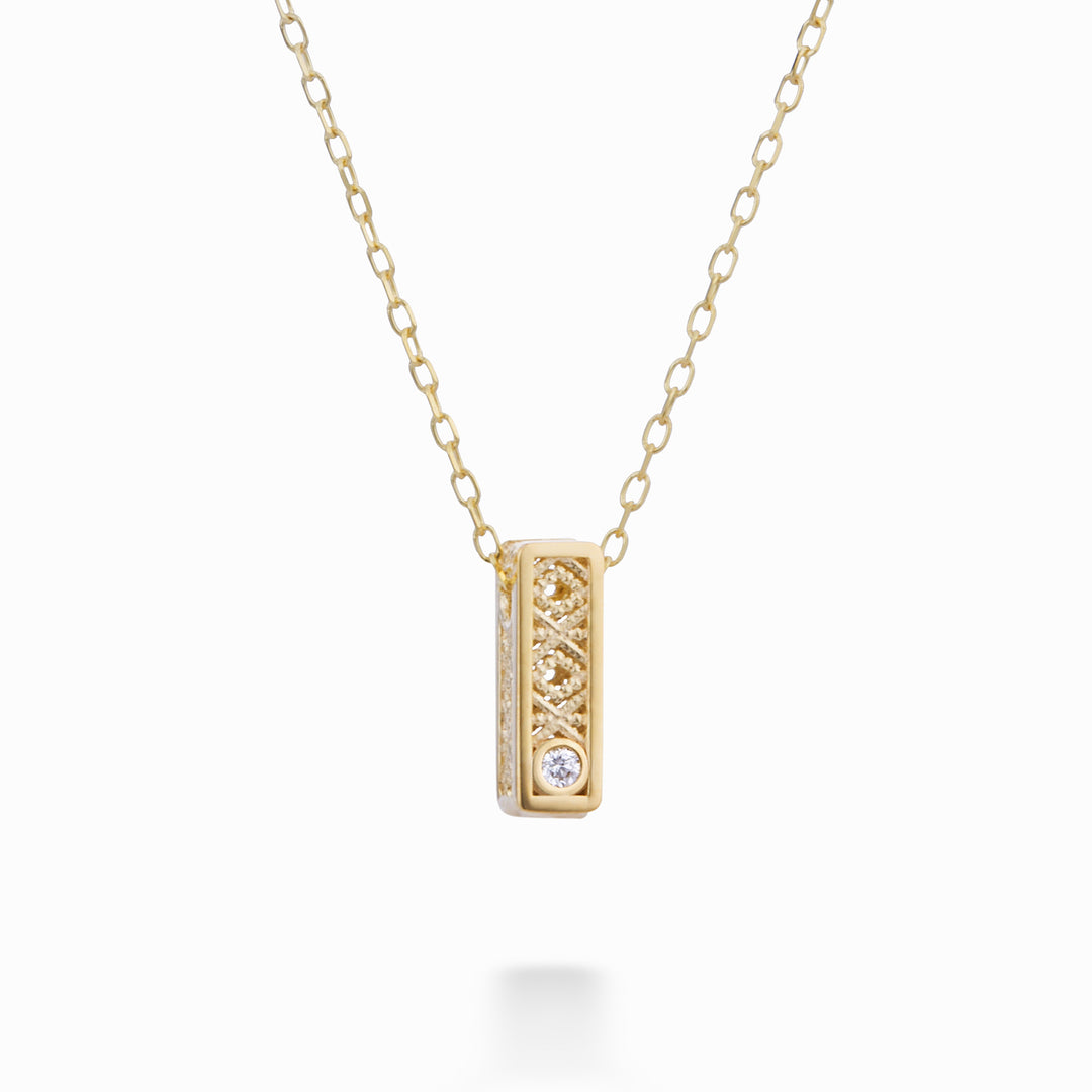 Nihama cl 18k letter i yellow gold diam. ct.0,01 NDLETHIUM1