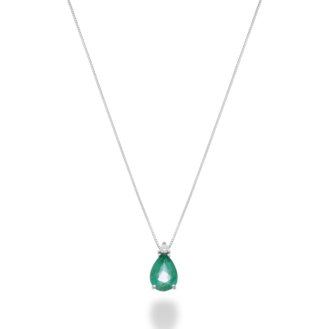Mikiko cl 18k esmeralda ovalada 7x5 con tres diamantes MD5189O4BE