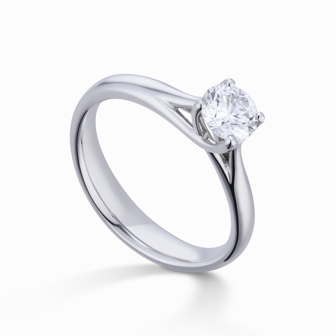 Anillo con solitario Grace de World Diamond Group en platino ABTRESOLPT-25146110458