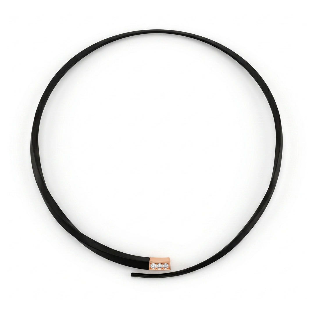 Collier Golay en titane noir et or 18 carats avec diamants sur l&