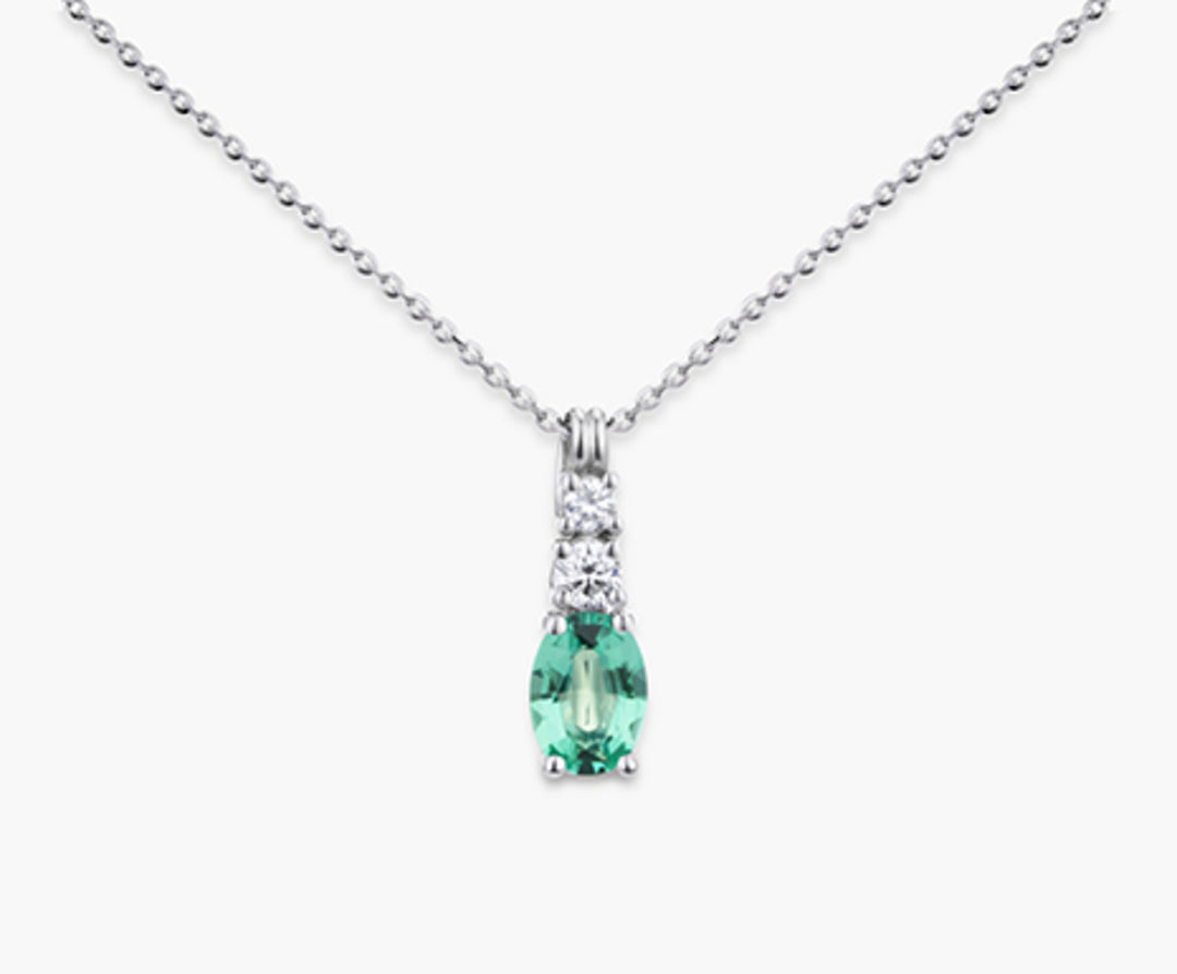 Mikiko cl 18k smeraldo n. ovale 7x5 ct.0,60 dia ct.0,15 MD5056O4SMN060