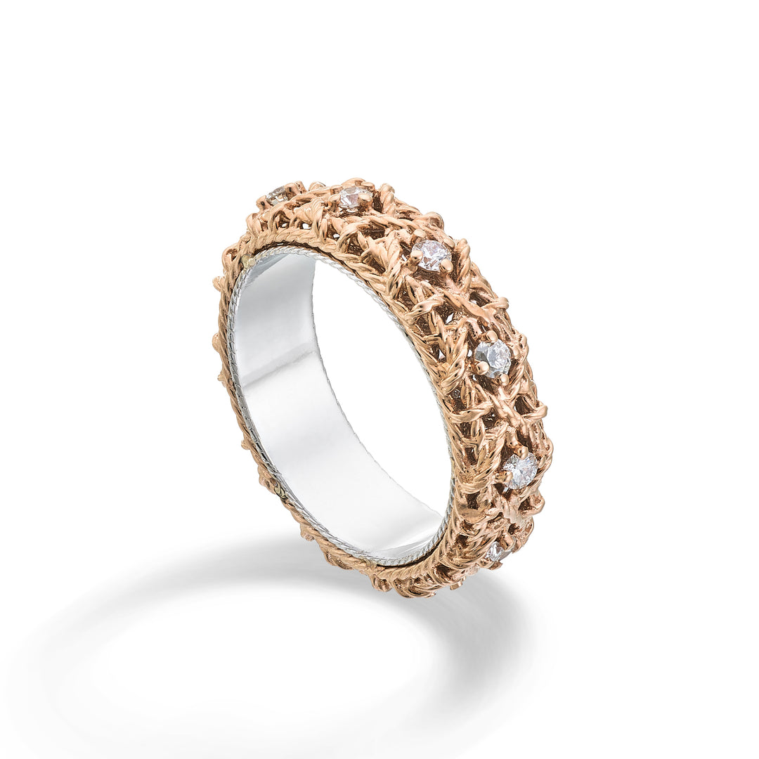 Golay narrow band ring in 18k gold with diamonds and a texture that simulates intertwining ropes. external part in rose gold and internal part in white gold, size 14 GAN026O7D-14