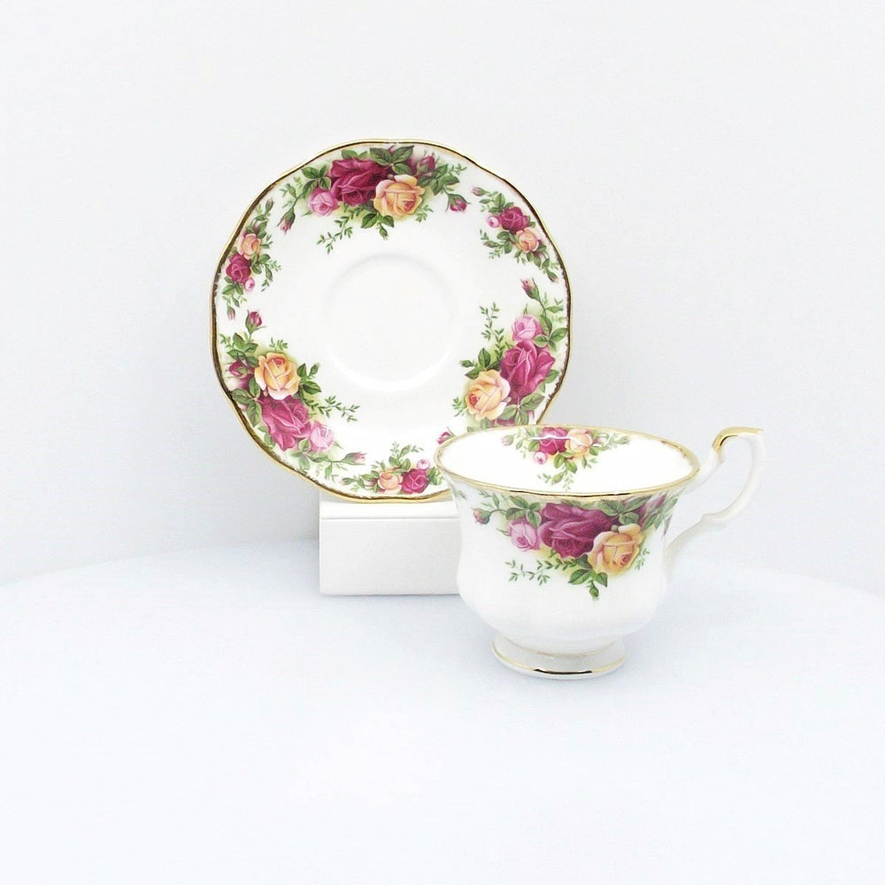 Juego de 6 tazas de café Royal Albert Old Country Roses en porcelana Bone China con acabados dorados A/0897 - Gioielleria Capodagli